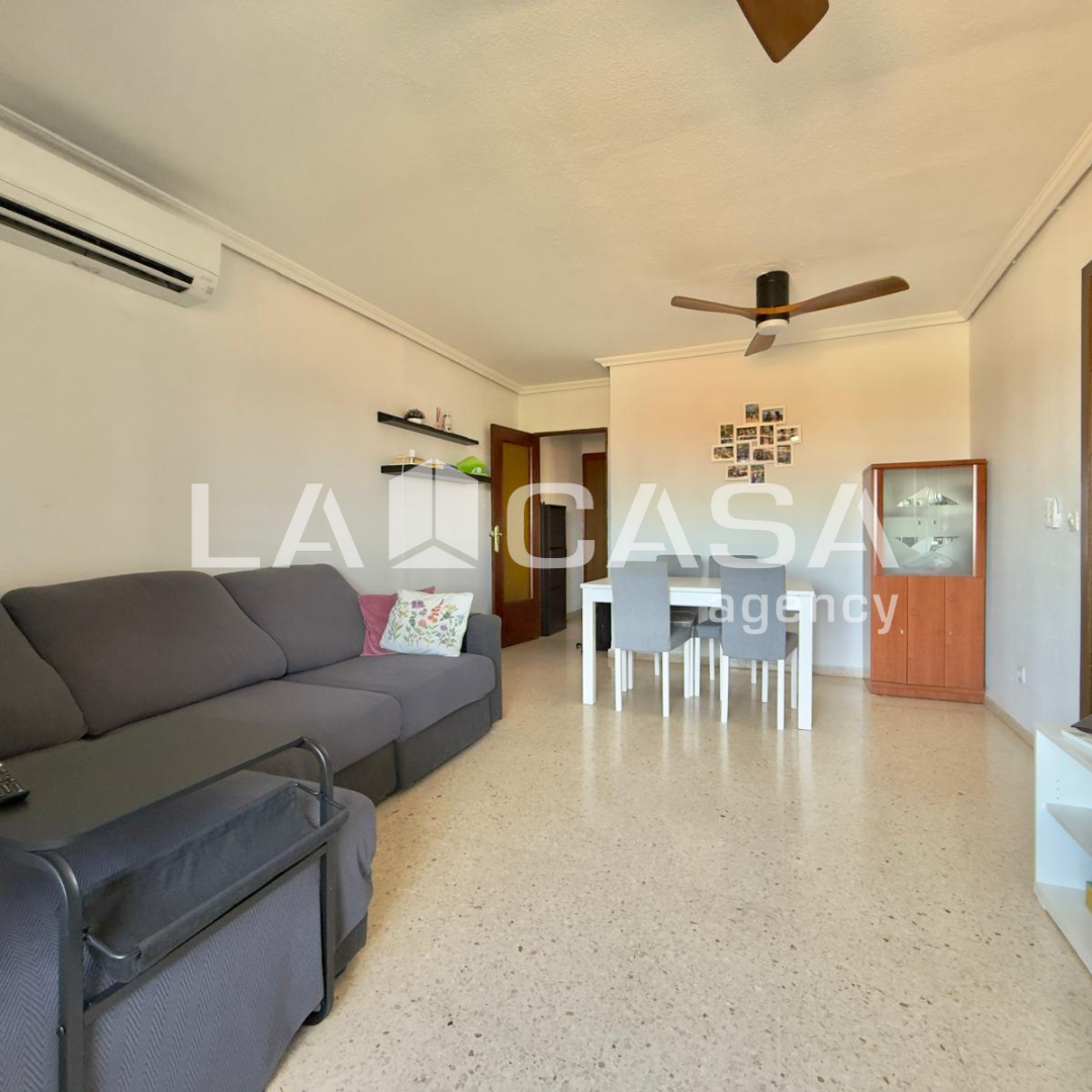 Living room of Flat for sale in  Sevilla Capital  with Heating and Terrace