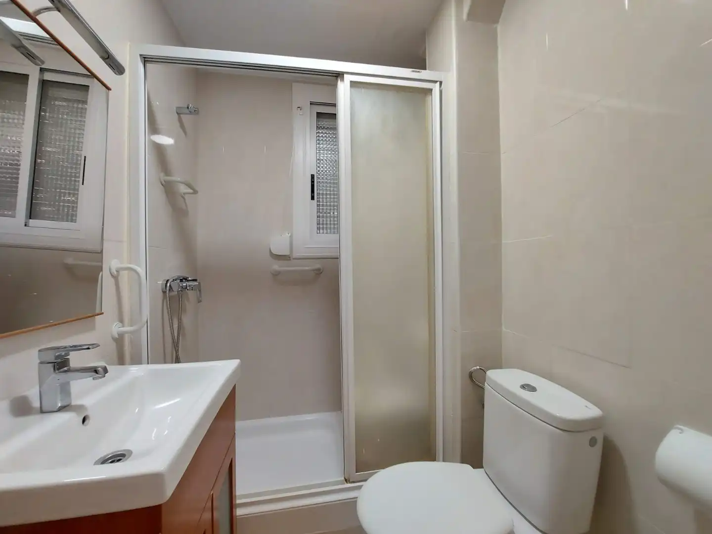 Baño de Piso en venta en Sabadell con Calefacción, Parquet y Horno