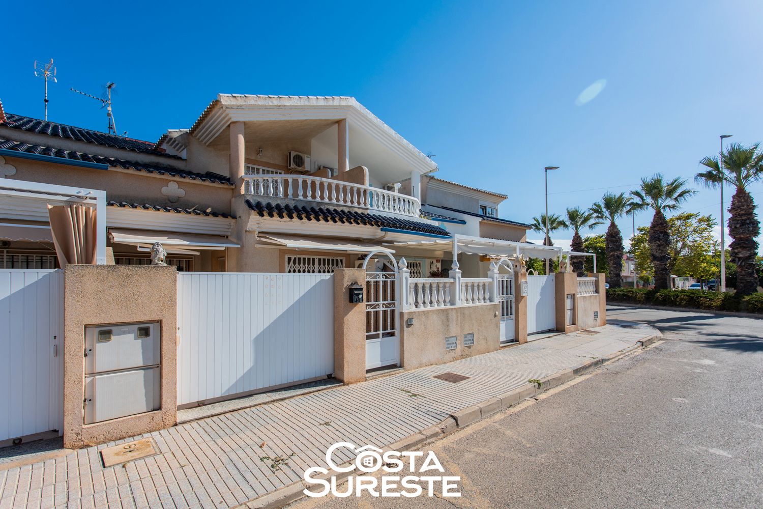 Exterior view of Single-family semi-detached for sale in Los Alcázares  with Air Conditioner, Heating and Private garden