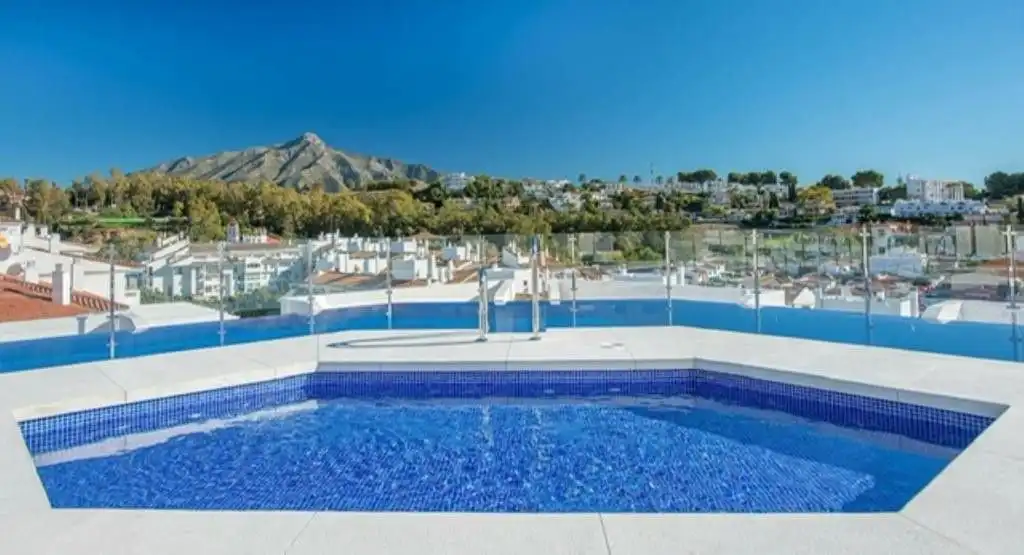 Flat with pool for sale in Nueva Andalucía, imagen 3