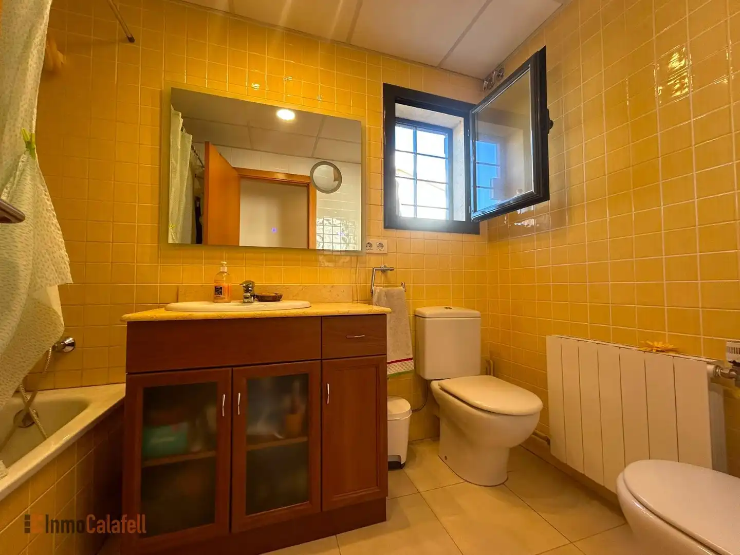 Baño de Casa adosada en venta en Calafell con Aire acondicionado, Calefacción y Jardín privado