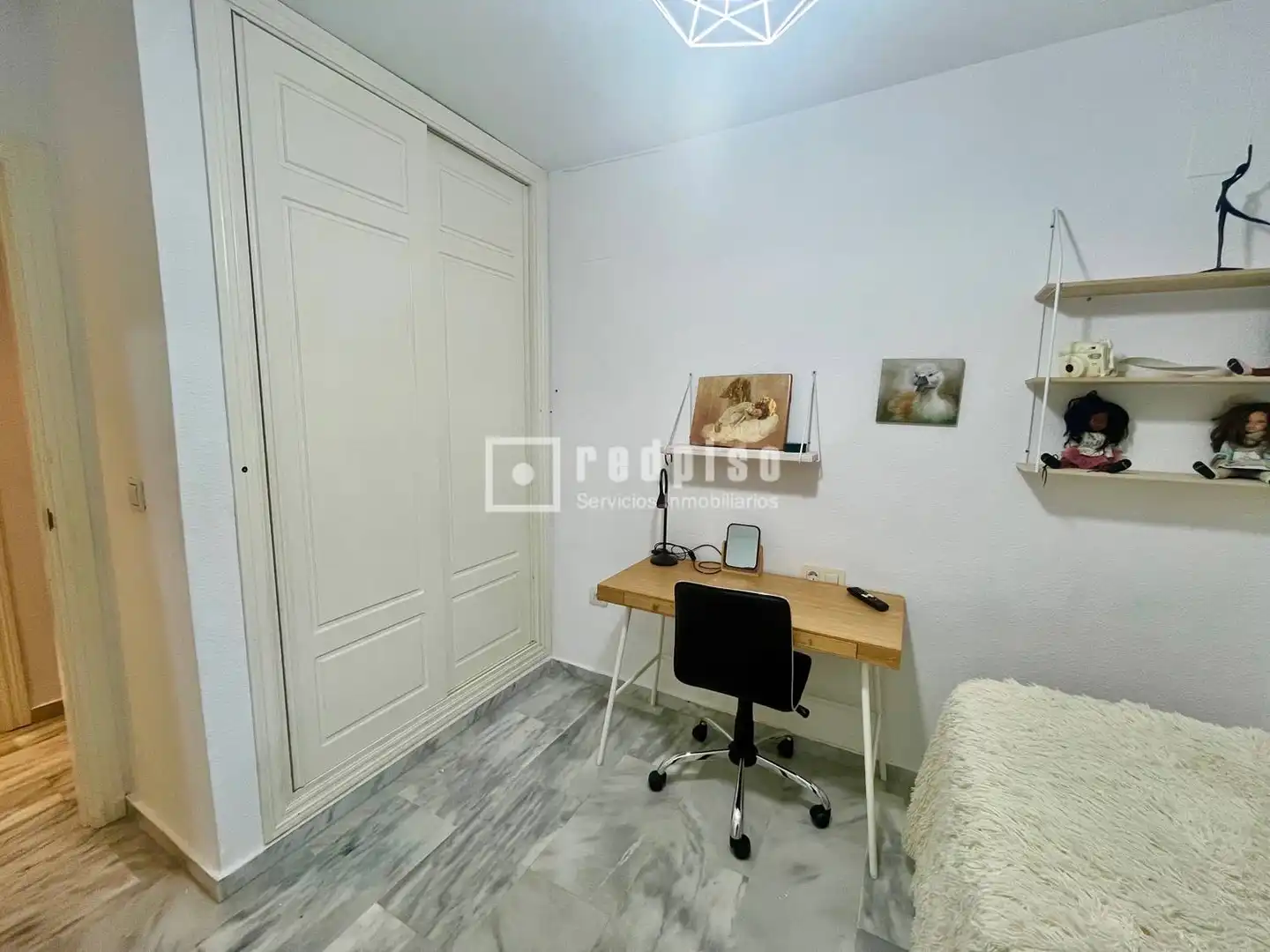 Schlafzimmer von Dachboden zum Verkauf in Benalmádena mit Klimaanlage, Heizung und Privatgarten
