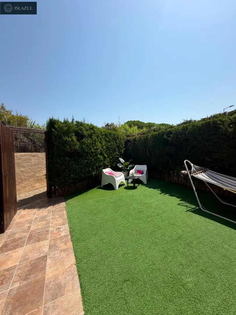 Terrasse von Einfamilien-Reihenhaus zum Verkauf in Islantilla mit Privatgarten, Terrasse und Abstellraum
