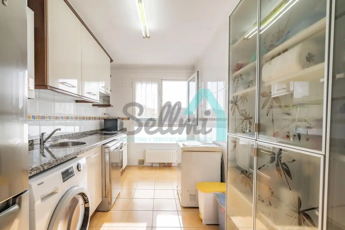 Kitchen of Flat for rent in Oviedo   with Heating, Parquet flooring and Furnished