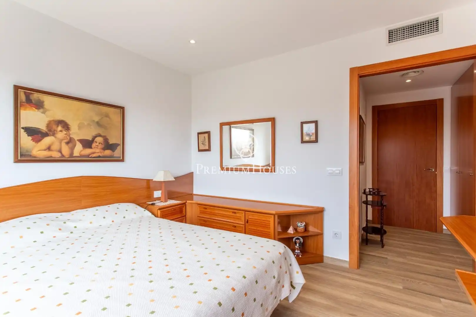 Dormitori de Casa o xalet en venda en Cabrera de Mar amb Calefacció, Jardí privat i Parquet