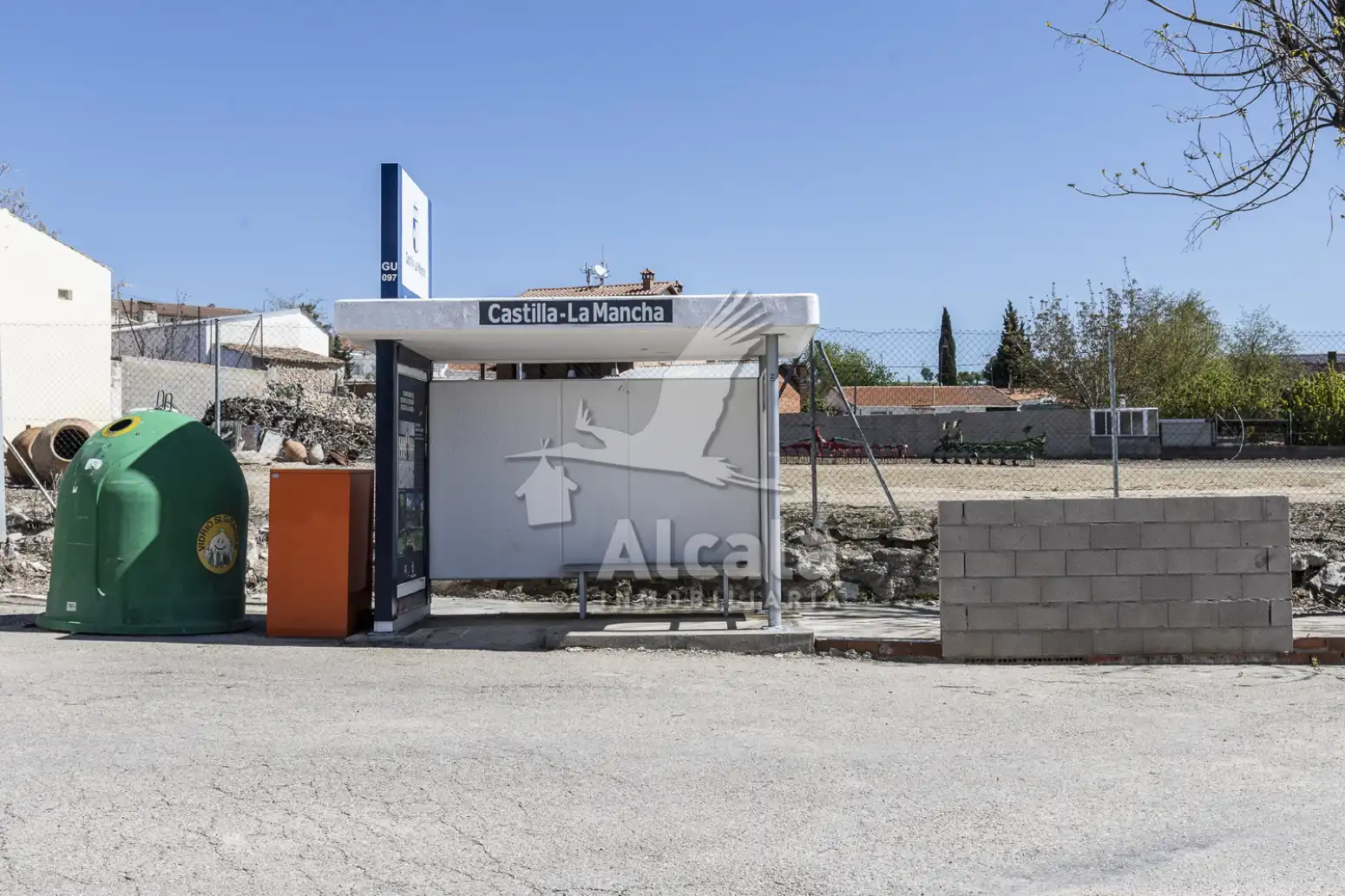 Vista exterior de Casa o xalet en venda en Driebes amb Calefacció, Traster i Balcó