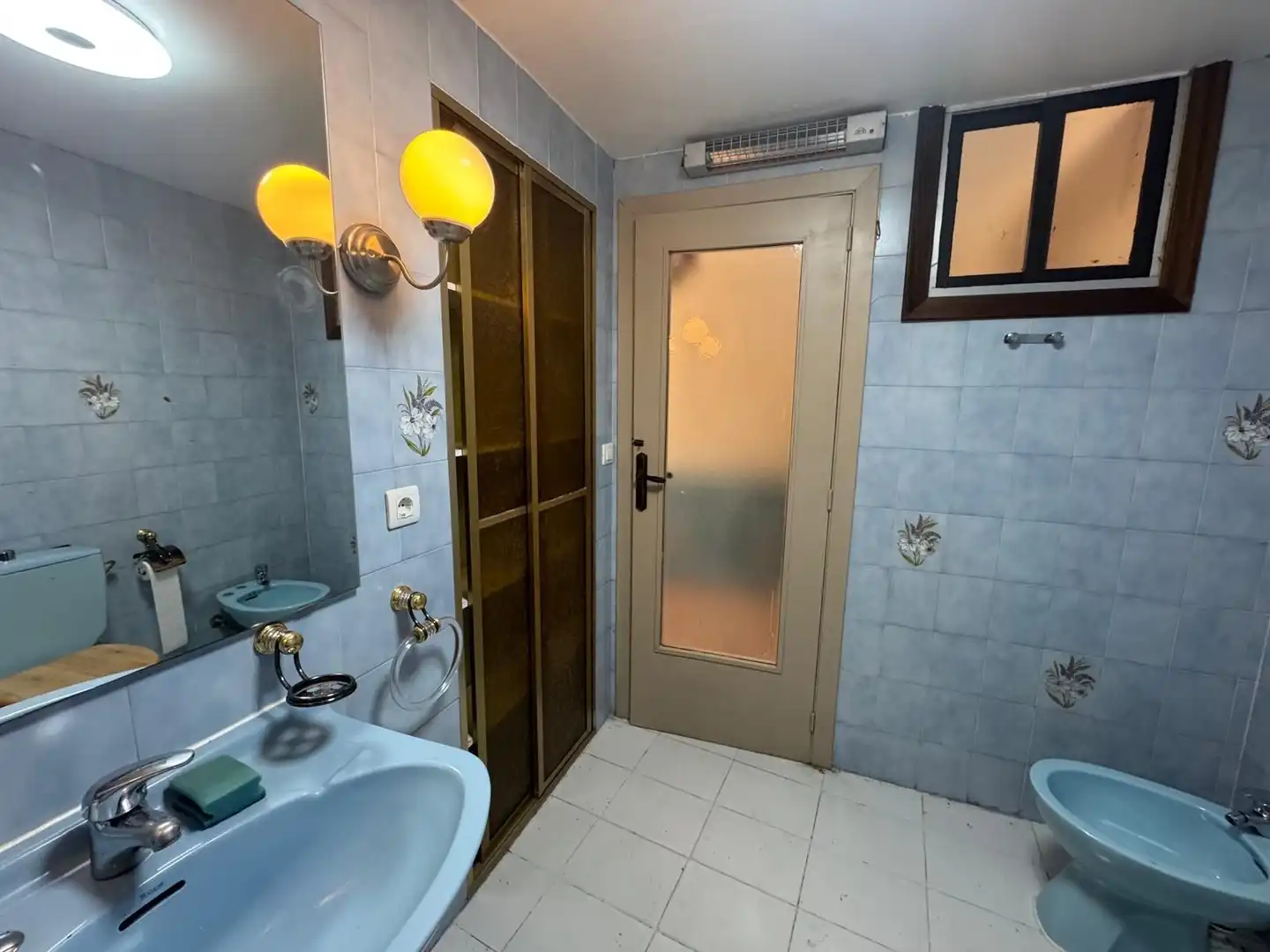 Bathroom of Houses for sale in Brea de Aragón