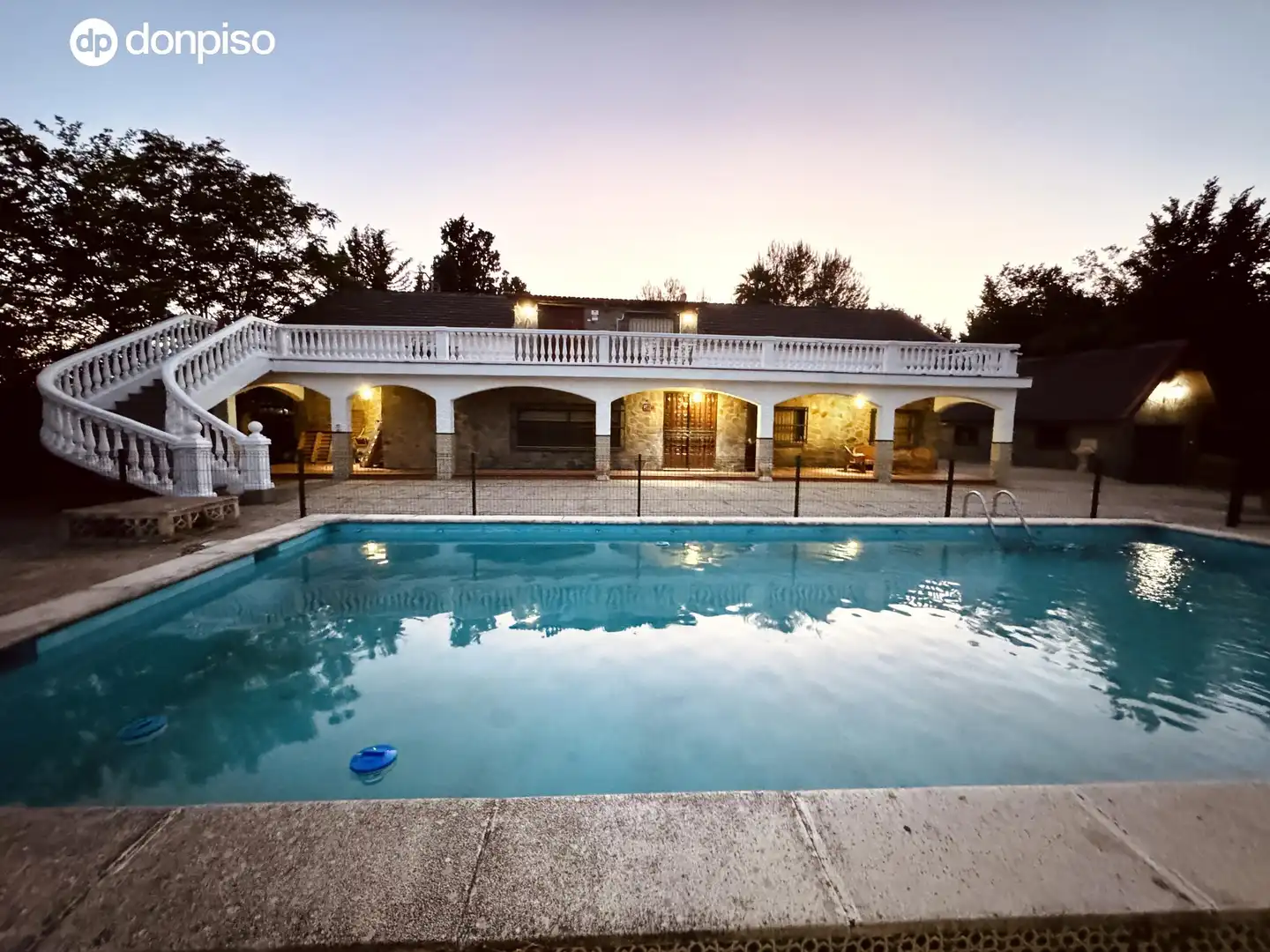 Piscina de Casa o xalet en venda en Chauchina amb Jardí privat, Parquet i Terrassa