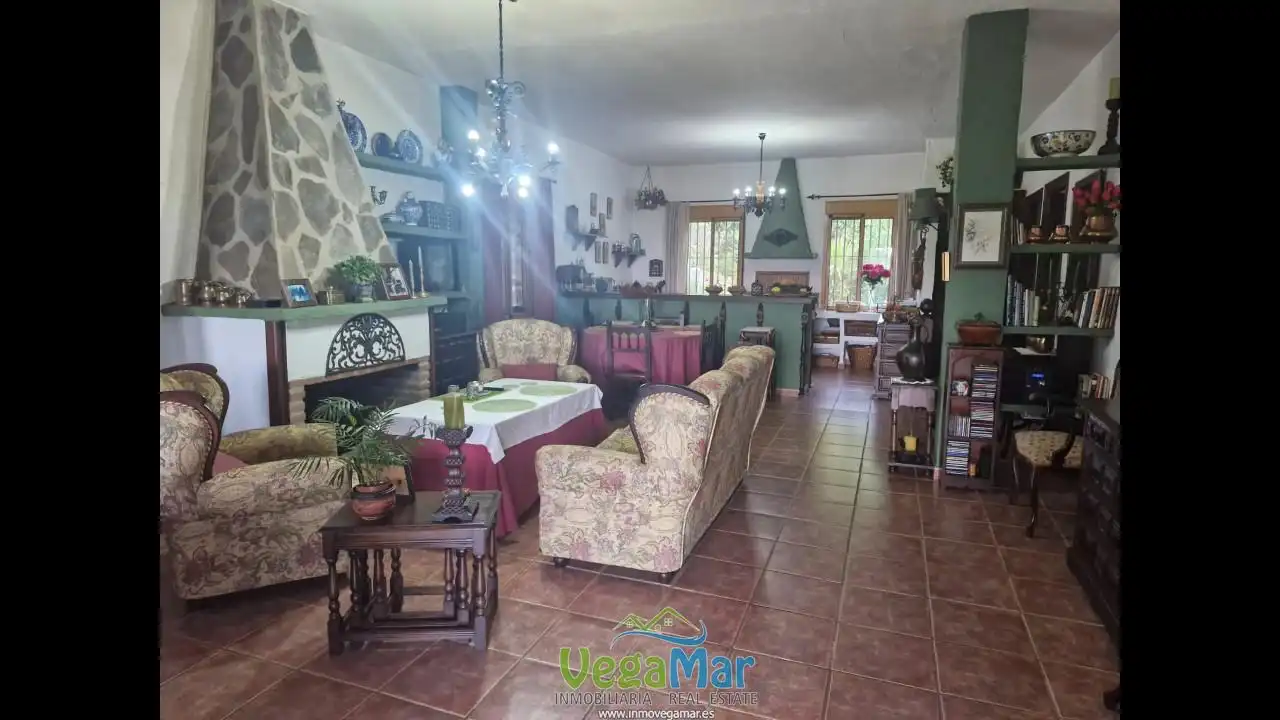 Sala d'estar de Finca rústica en venda en Jete amb Jardí privat, Terrassa i Piscina