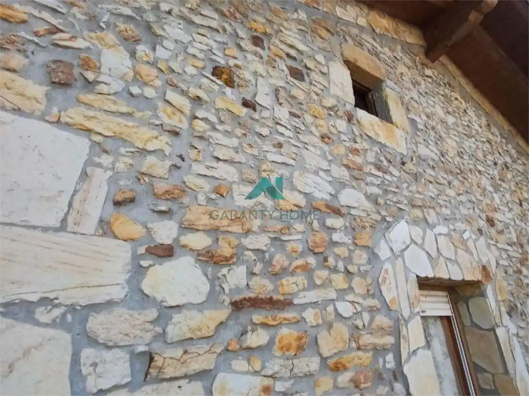 Casa rústica amb jardí en venda a NATES, imagen 2
