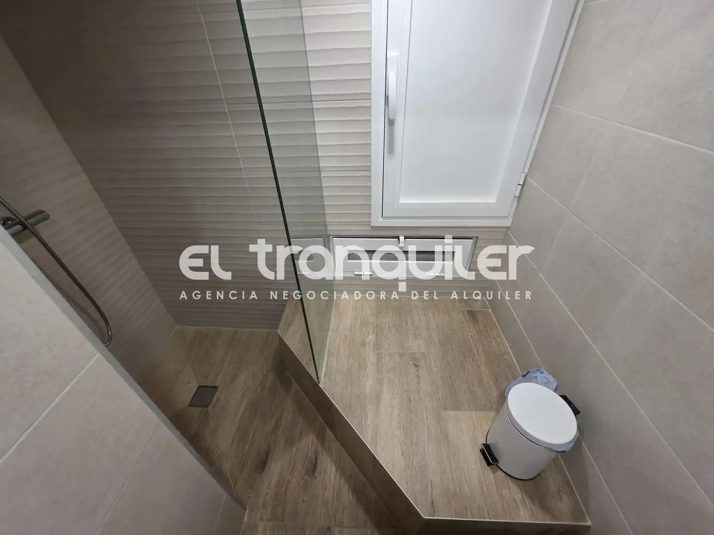 Bathroom of Duplexes for rent in Madrid  with Furnished and Washing machine