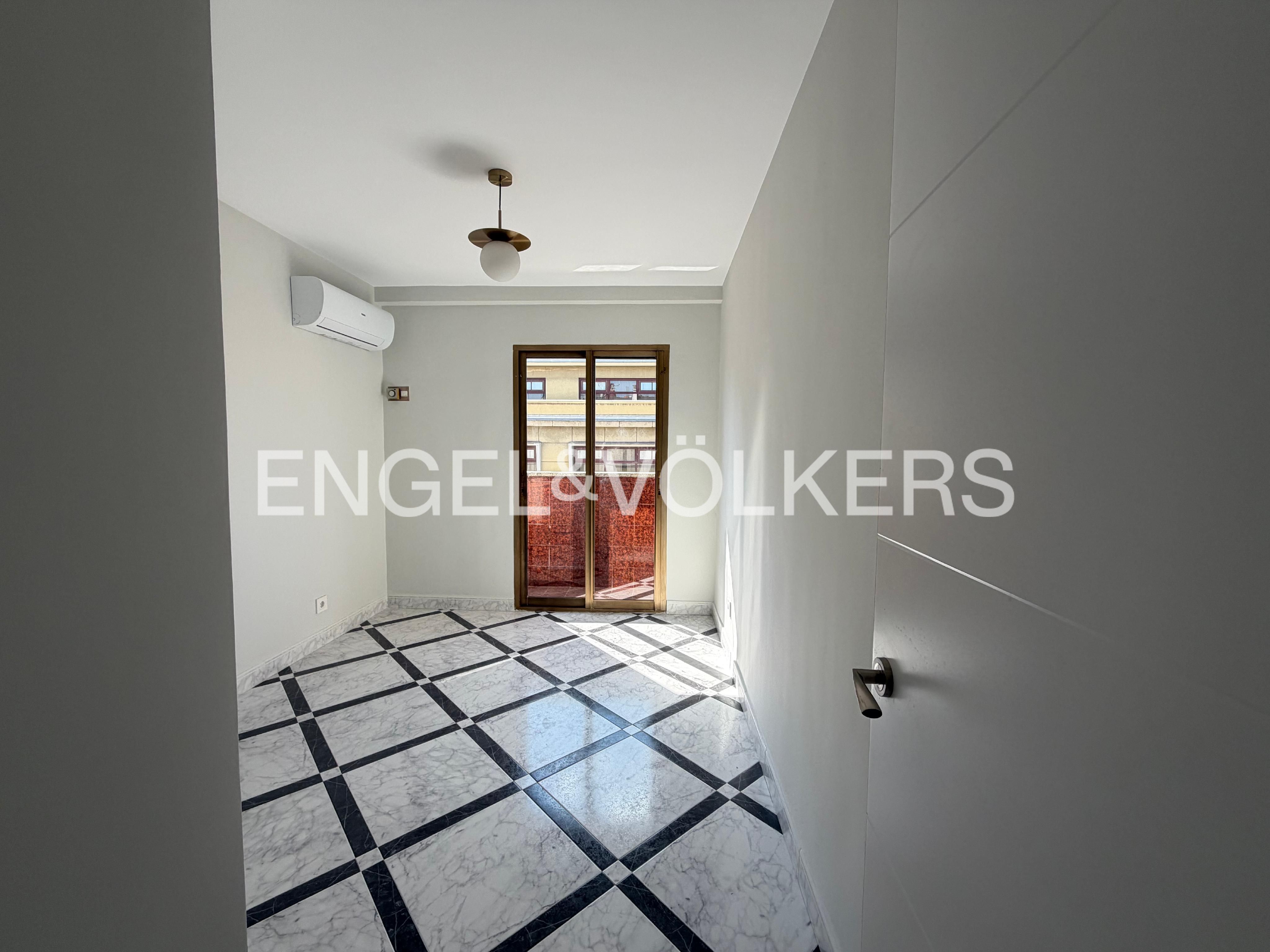 Piso de alquiler en  Madrid Capital con Aire acondicionado, Calefacción y Terraza