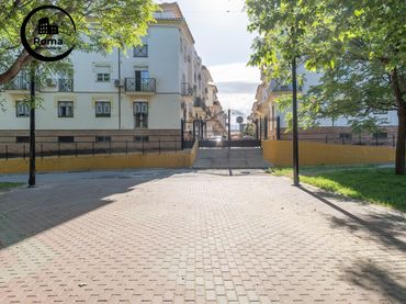 Piso con balcón en venta en Ogíjares