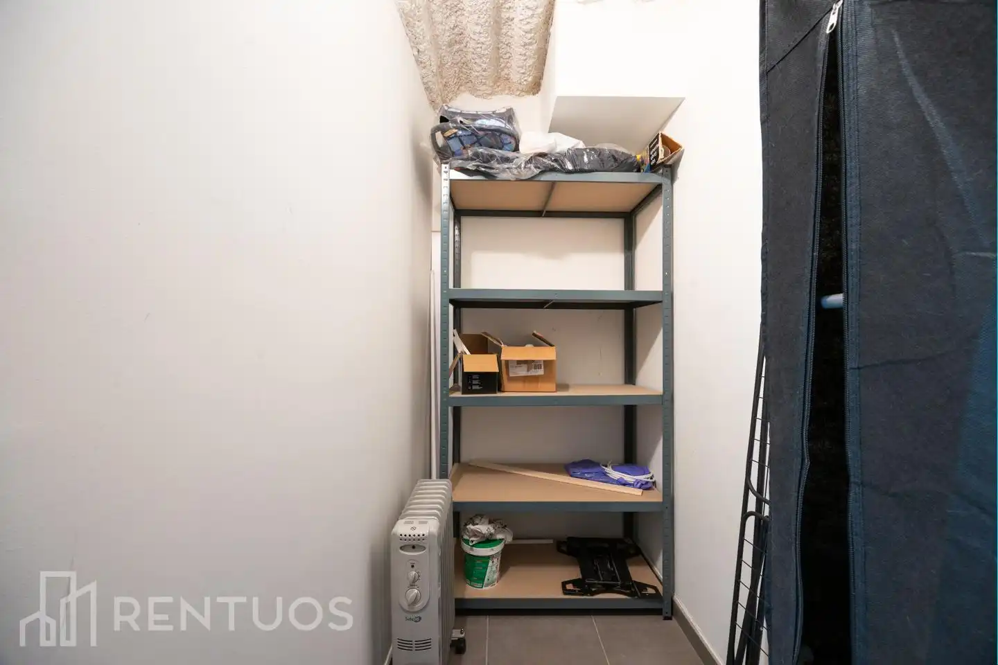 Schlafzimmer von Dachboden zur Miete in Madrid mit Klimaanlage, Heizung und Terrasse