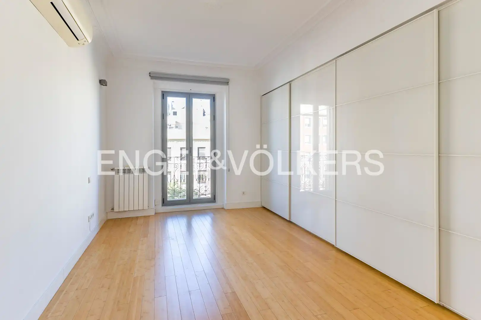 Schlafzimmer von Wohnung zur Miete in Madrid mit Klimaanlage, Heizung und Parkett