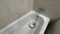 Bany de Pis en venda en Girona Capital amb Terrassa i Balcó