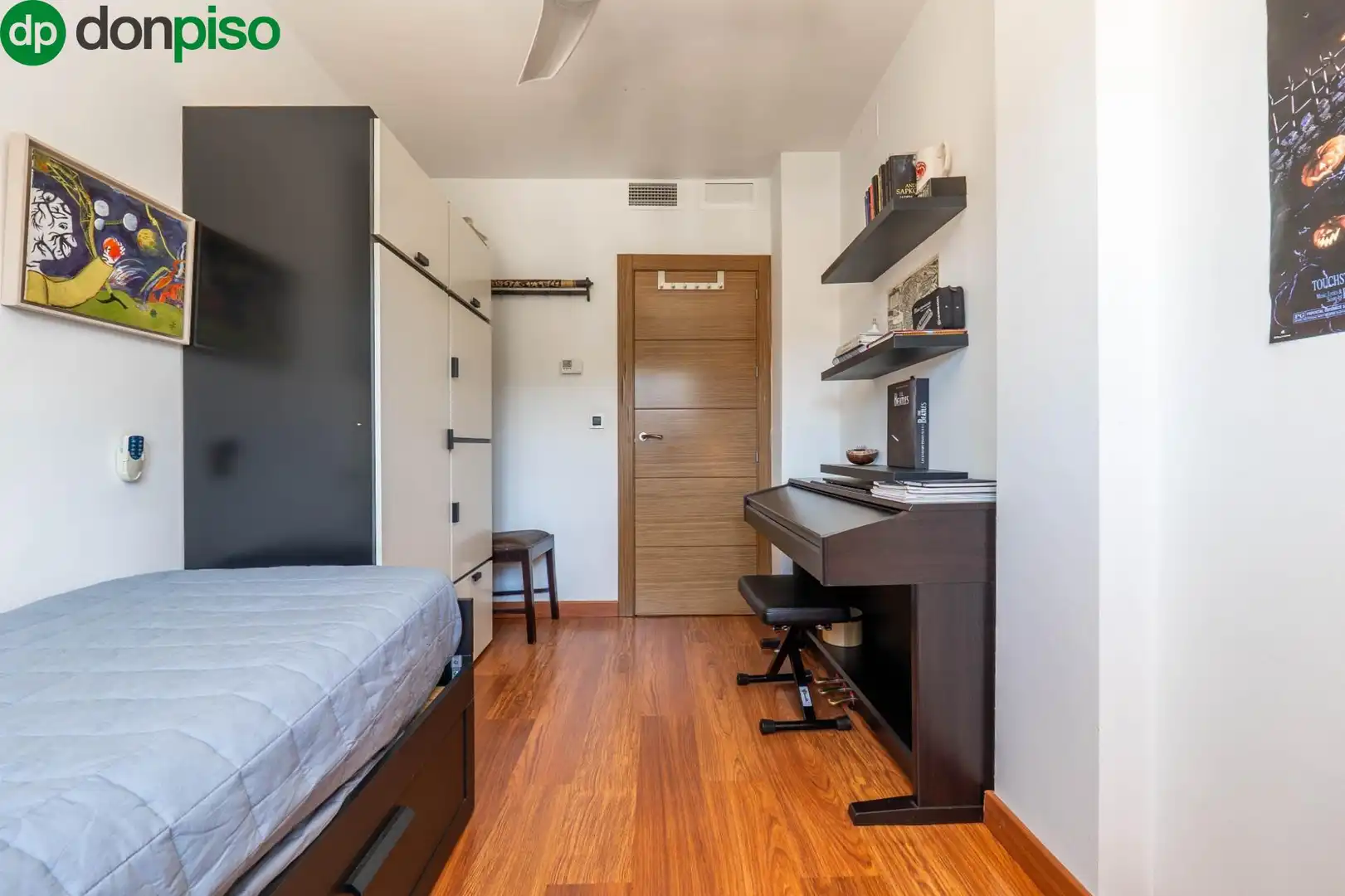 Schlafzimmer von Einfamilien-Reihenhaus zum Verkauf in Granada mit Klimaanlage und Terrasse
