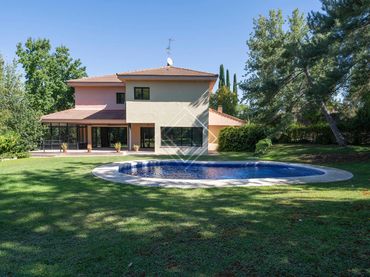 Xalet amb piscina en venda a Somosaguas