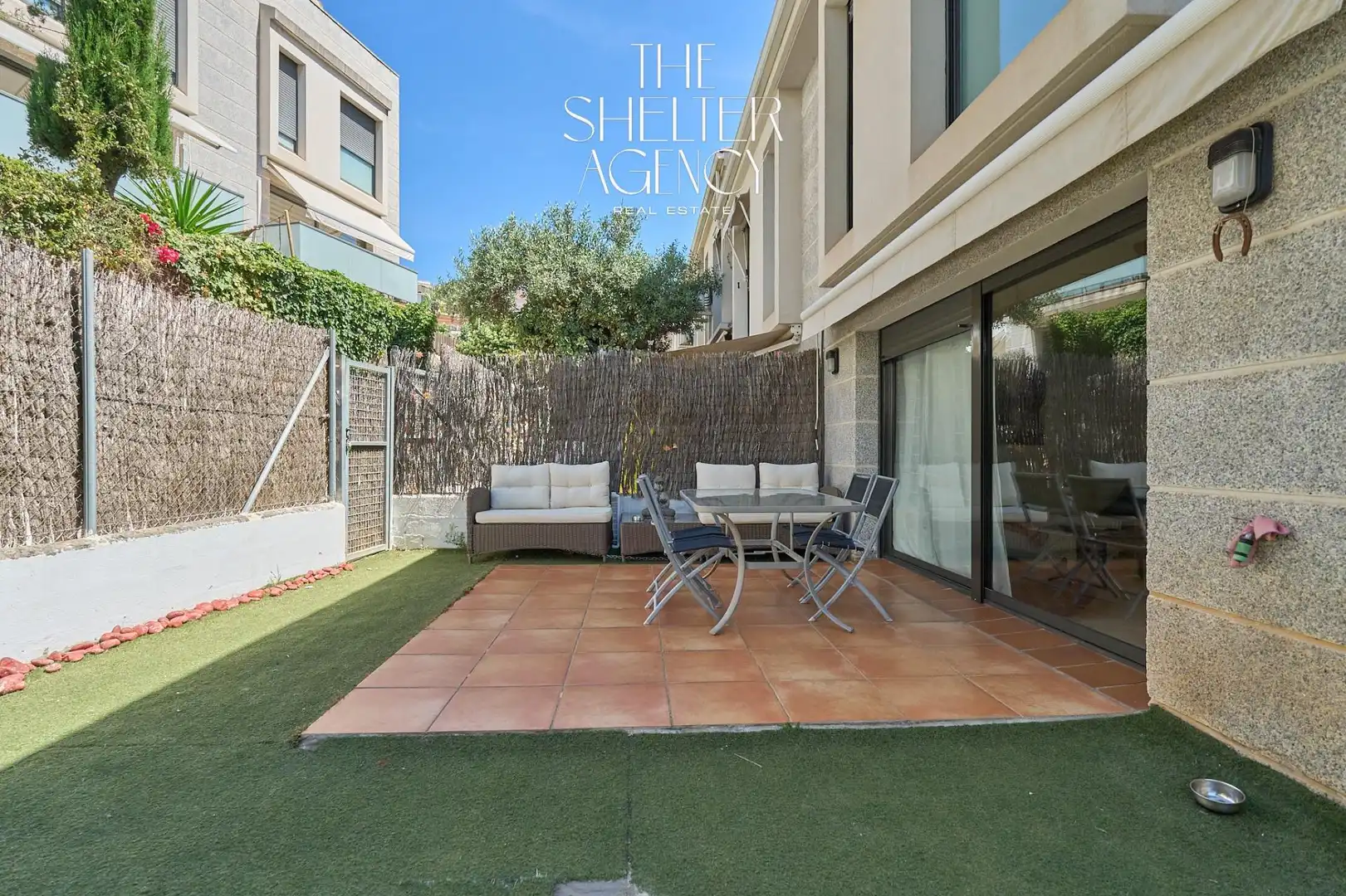 Terrassa de Casa adosada en venda en Sitges amb Calefacció, Jardí privat i Piscina comunitària