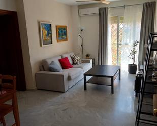 Sala d'estar de Pis de lloguer en Mairena del Aljarafe amb Aire condicionat i Moblat