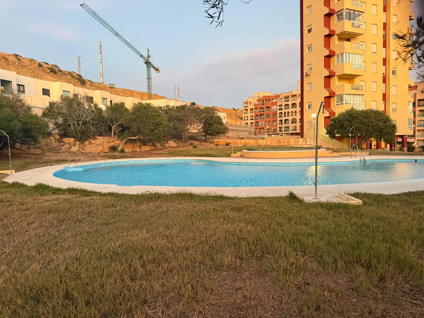 Appartement compact avec piscine à vendre à Almerimar