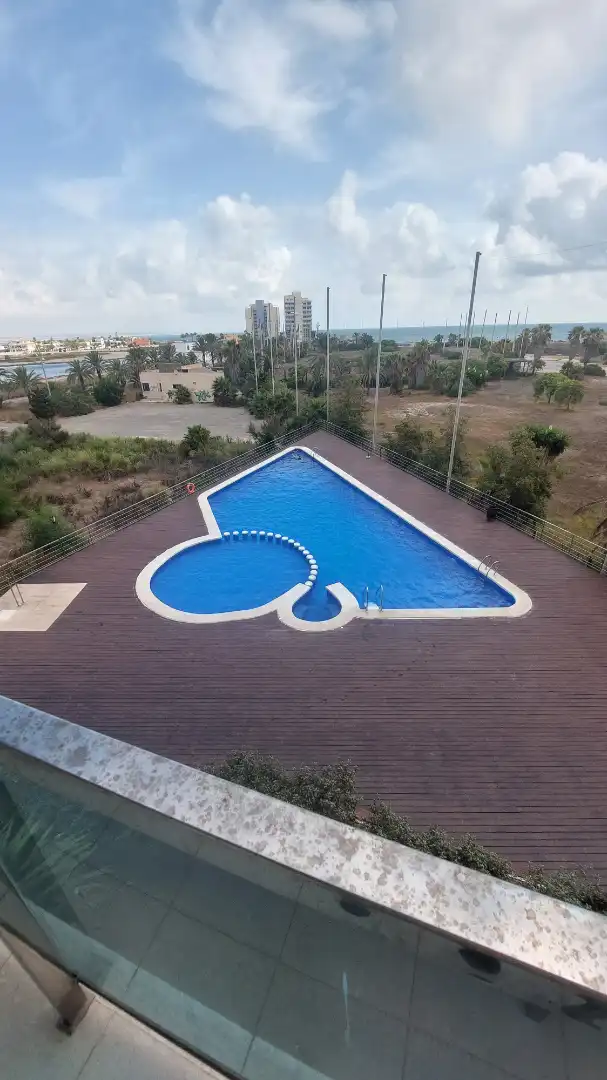 Piscina de Apartament en venda en La Manga del Mar Menor amb Aire condicionat, Calefacció i Terrassa
