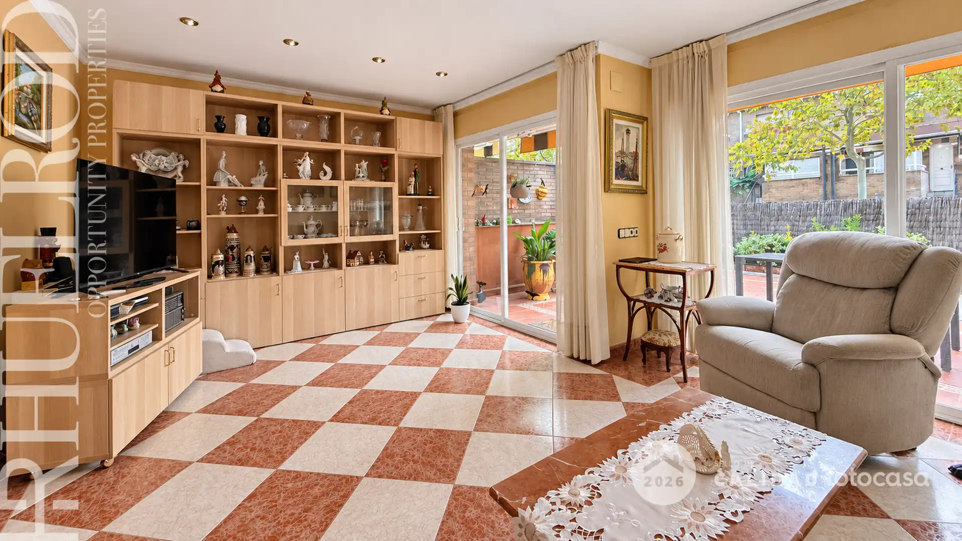 Sala de estar de Casa adosada en venta en Cerdanyola del Vallès con Aire acondicionado, Calefacción y Jardín privado