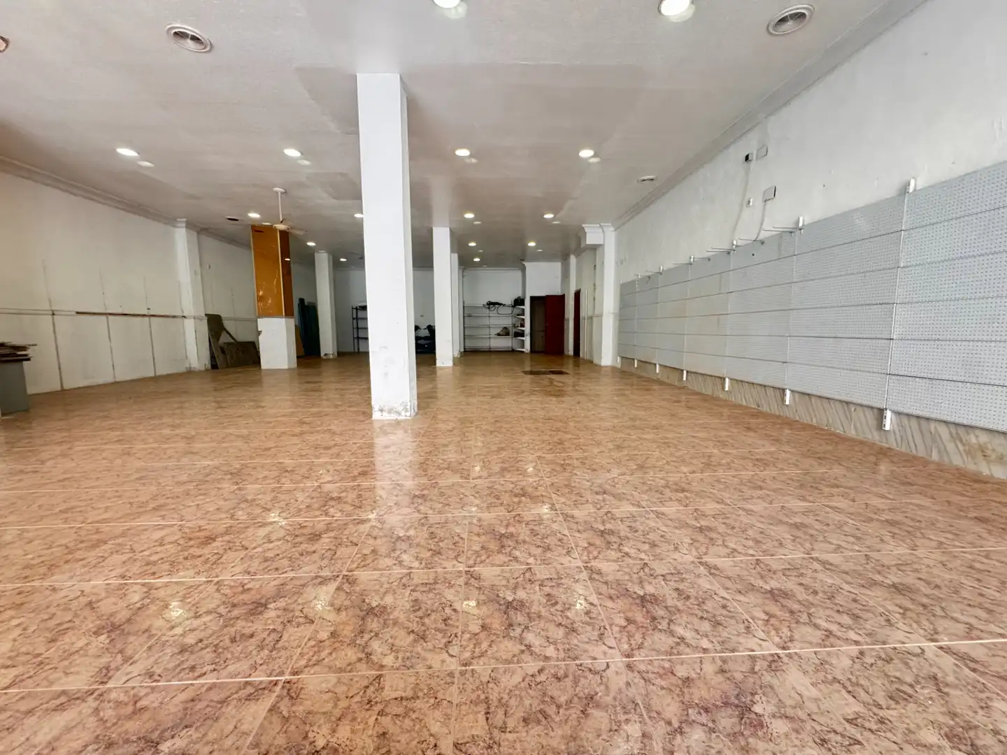 Local comercial en venta en Carrer Blasco Ibáñez 45, imagen 2