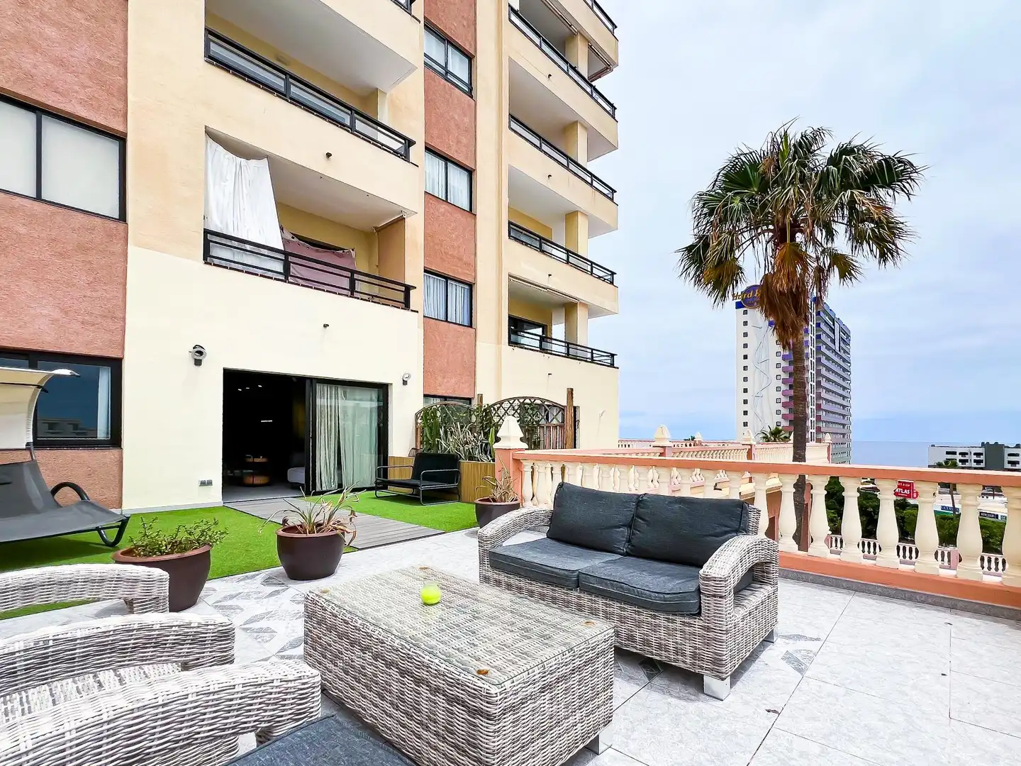 Terrassa de Apartament en venda en Adeje amb Terrassa, Moblat i Piscina comunitària