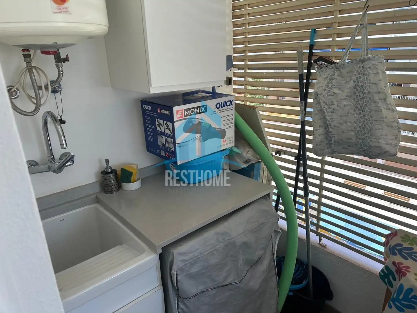 Badezimmer von Wohnungen zur Miete in Cullera mit Klimaanlage, Privatgarten und Terrasse