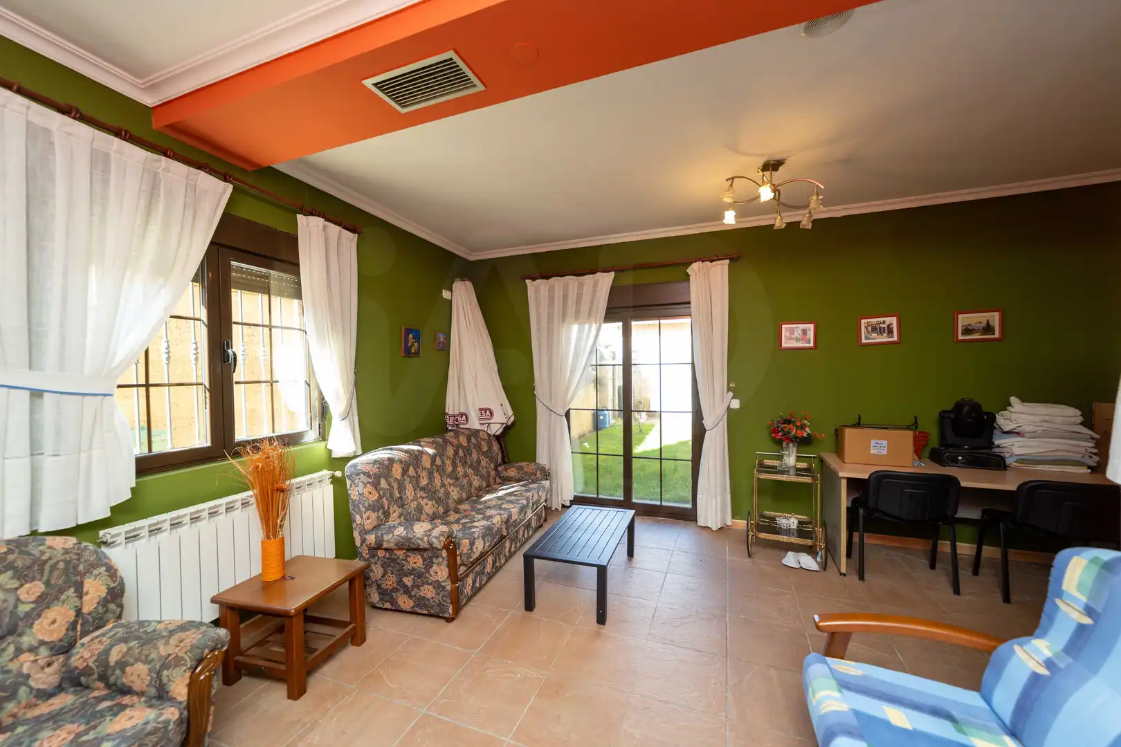 Sala d'estar de Local en venda en El Burgo Ranero 