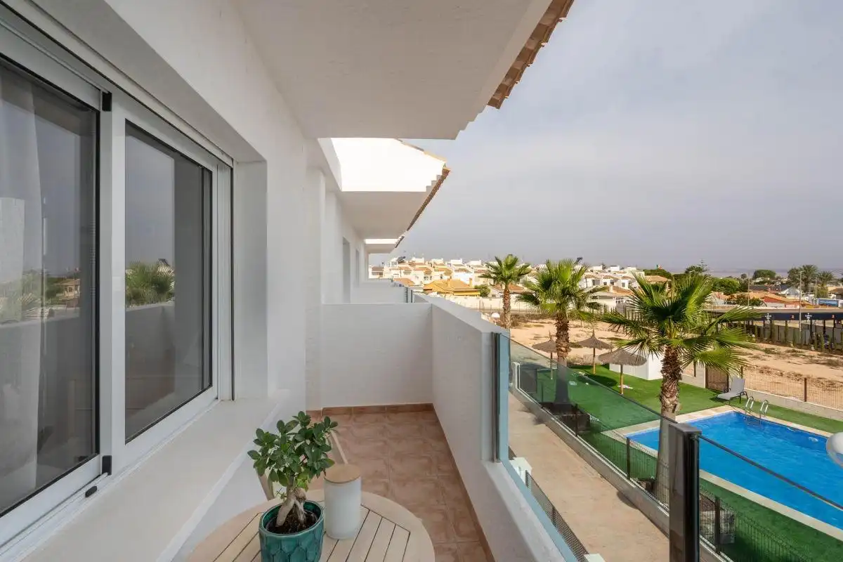 Casa aparellada amb terrassa en venda a Calle Teide, imagen 7