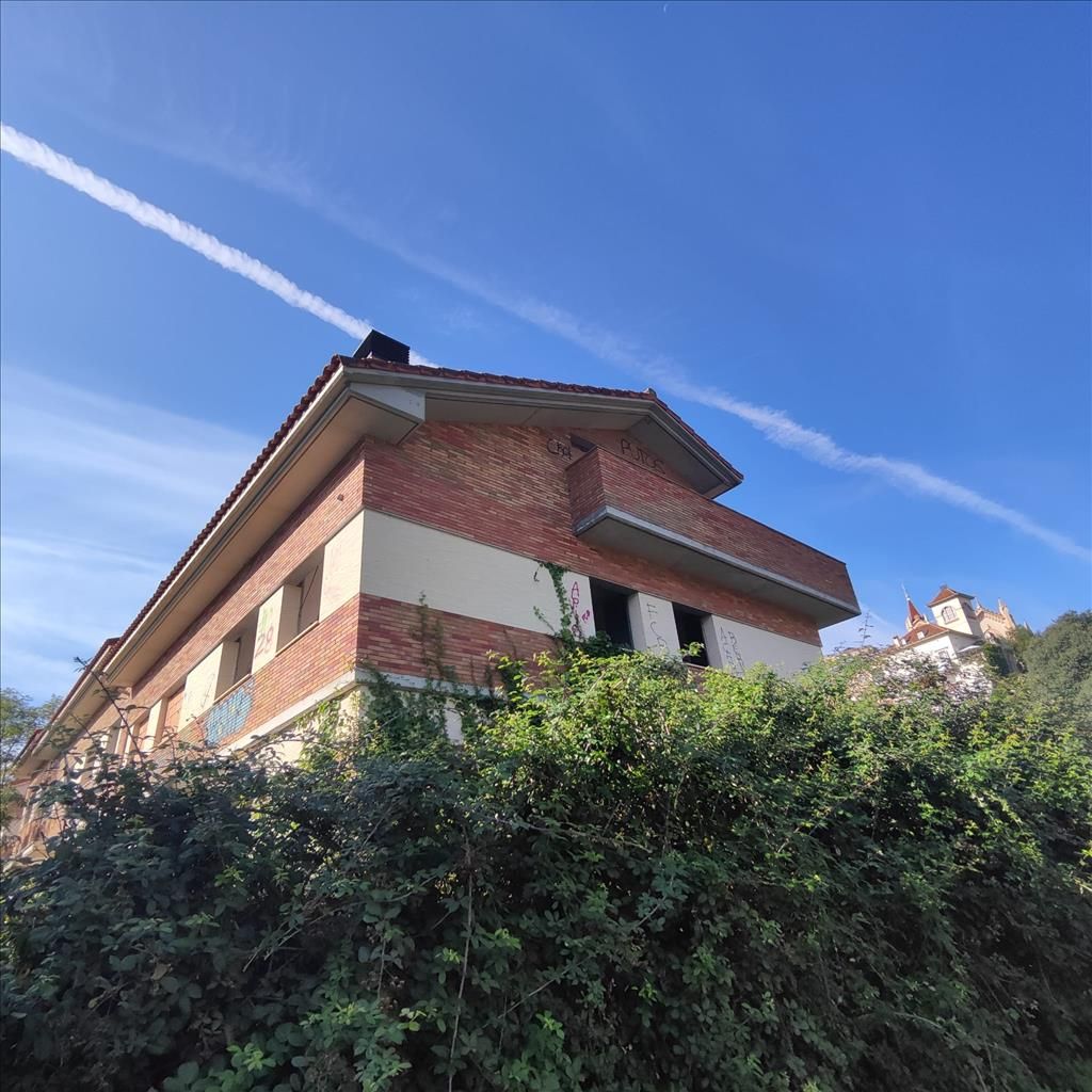 Exterior view of Single-family semi-detached for sale in Torrelles de Llobregat