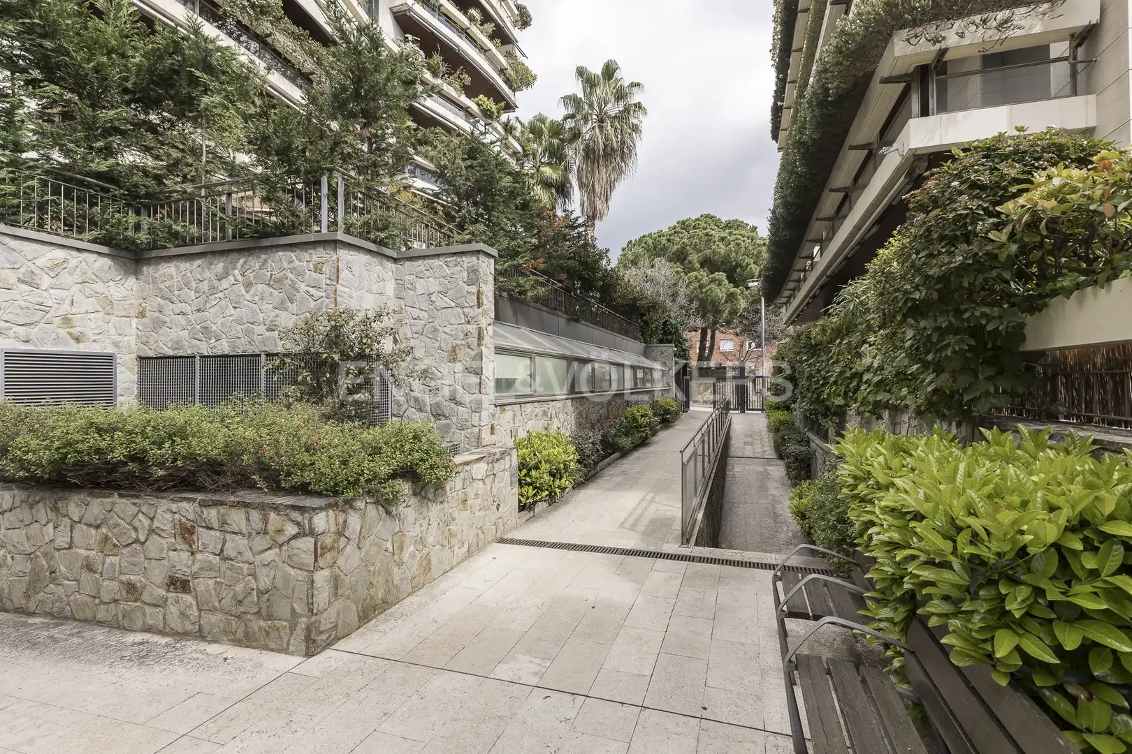 Vista exterior de Pis en venda en Barcelona amb Calefacció, Parquet i Terrassa
