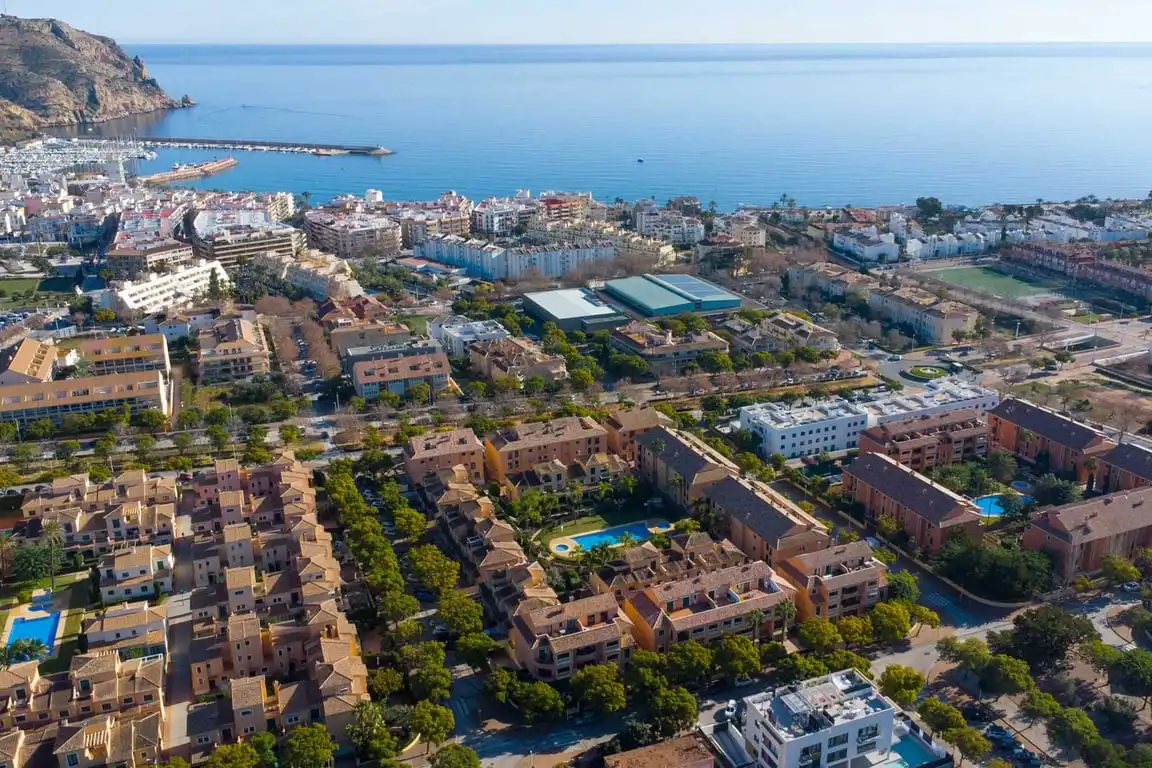 Vista exterior de Pis en venda en Jávea / Xàbia amb Aire condicionat, Jardí privat i Moblat