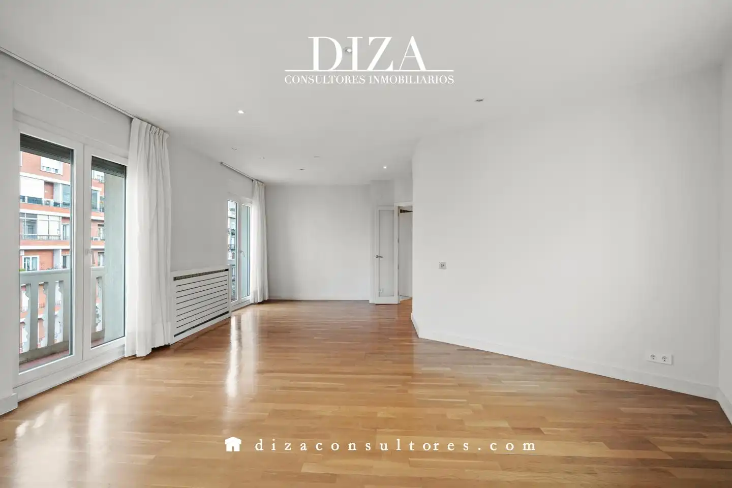 Schlafzimmer von Wohnung zur Miete in Madrid mit Klimaanlage, Heizung und Balkon