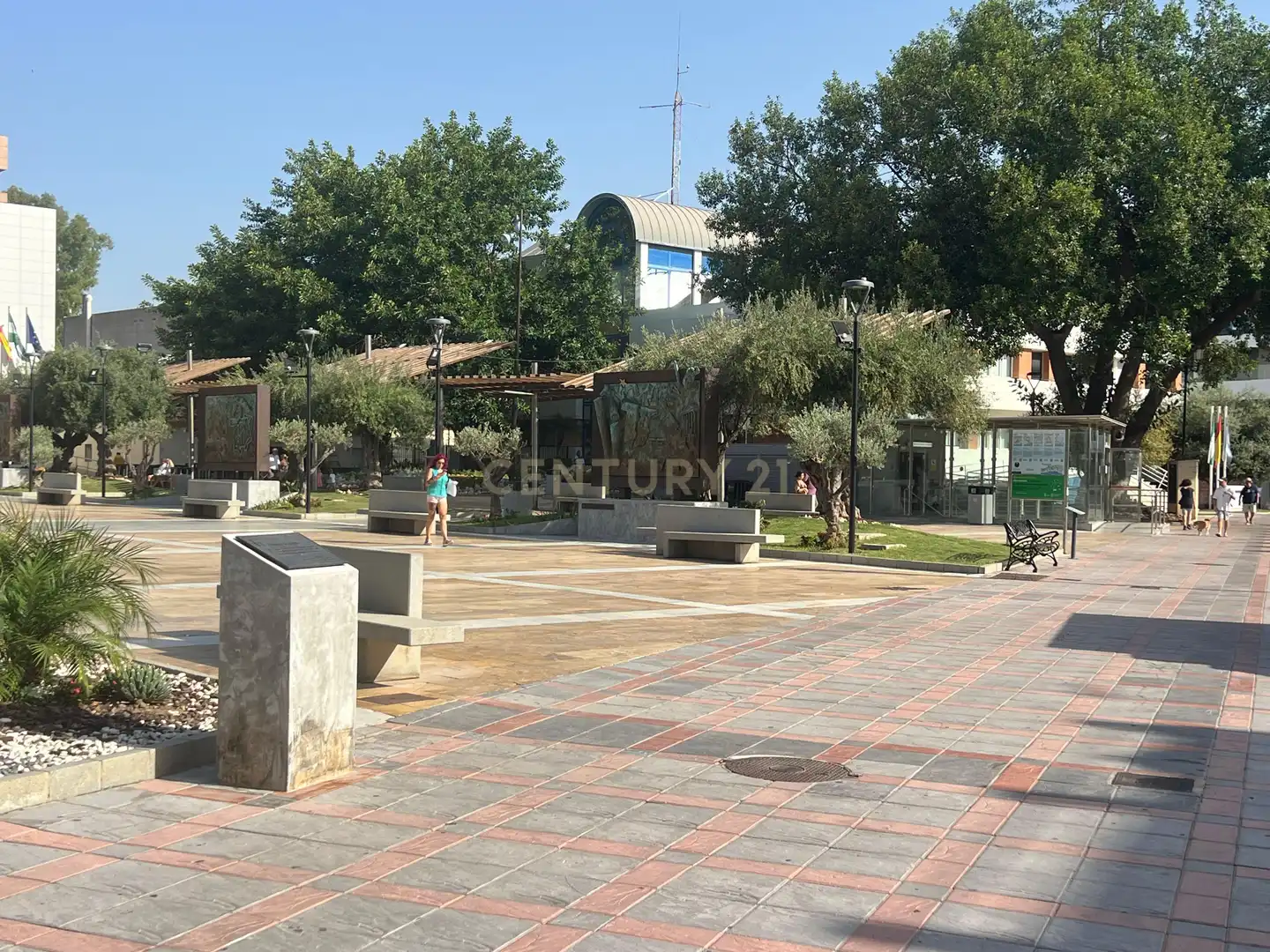 Edifici en venda a Avenida Condes de San Isidro, Fuengirola, Spain, -1, Puerto Deportivo