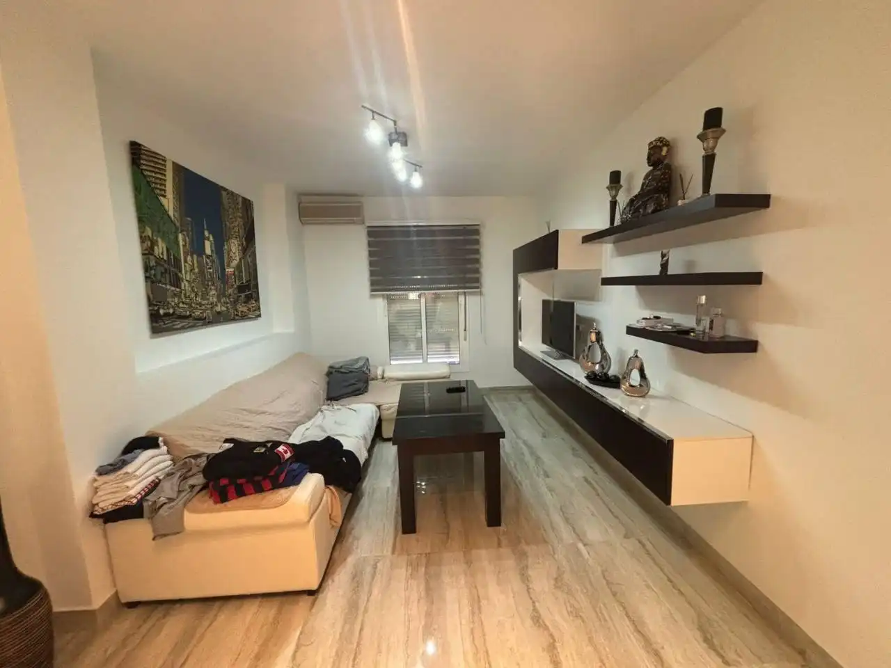 Sala de estar de Casa adosada en venta en Dos Hermanas con Aire acondicionado, Calefacción y Jardín privado