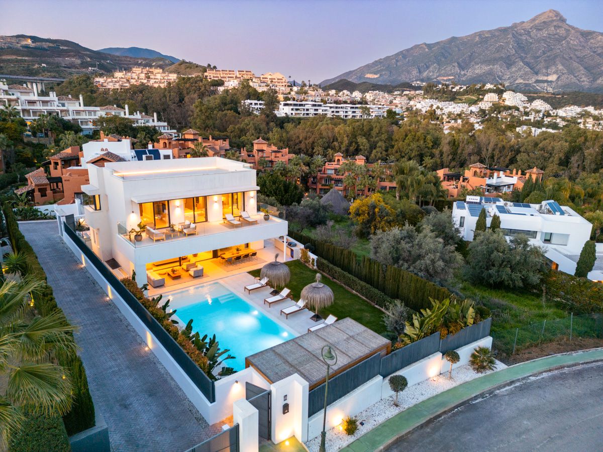 Exterior view of House or chalet for sale in Marbella  with Air Conditioner, Private garden and Terrace