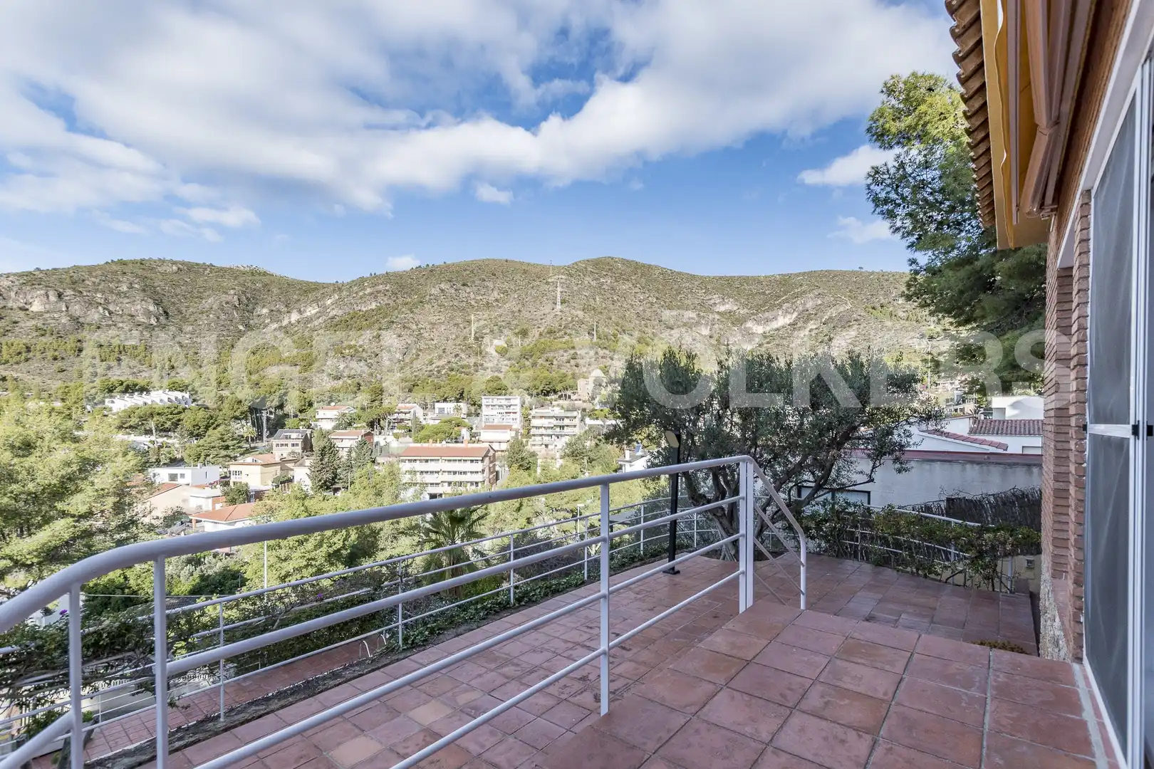 Vista exterior de Casa o xalet en venda en Castelldefels amb Aire condicionat, Calefacció i Jardí privat
