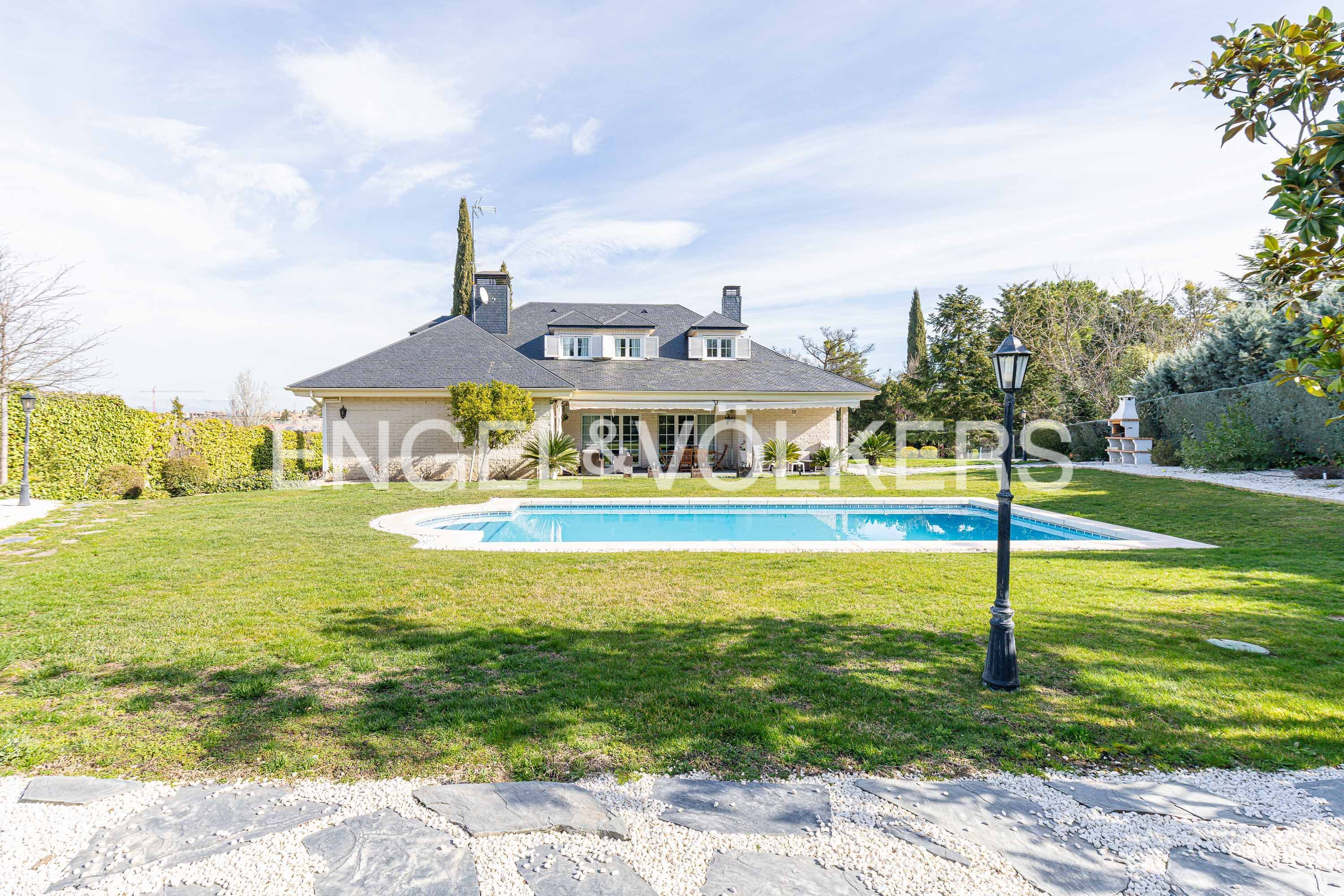 Exterior view of House or chalet for sale in Boadilla del Monte  with Heating, Private garden and Terrace