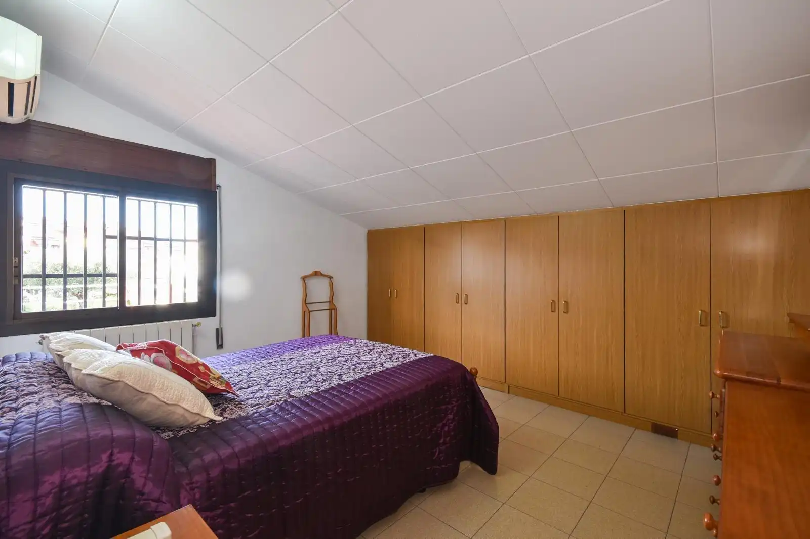 Habitación de Casa o chalet en venta en Santa Perpètua de Mogoda con Aire acondicionado, Calefacción y Jardín privado