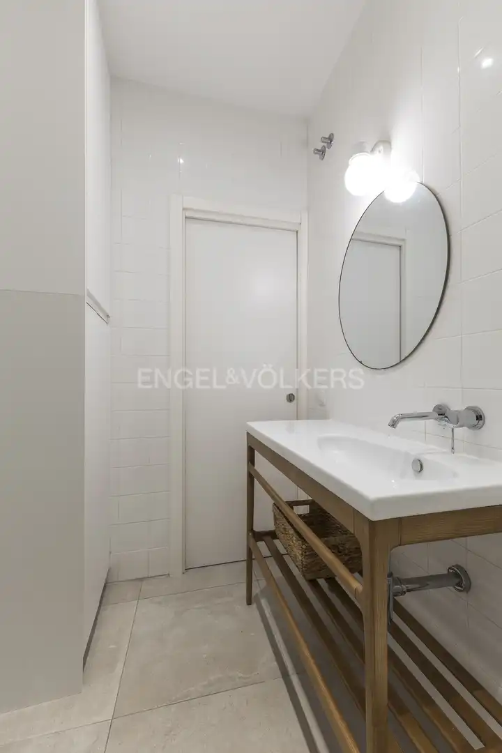Bathroom of Flat for rent in Madrid  with Air Conditioner, Heating and Furnished