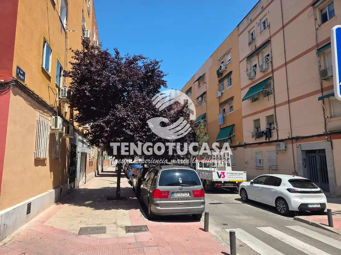 Vista exterior de Pis en venda en Madrid amb Calefacció i Moblat