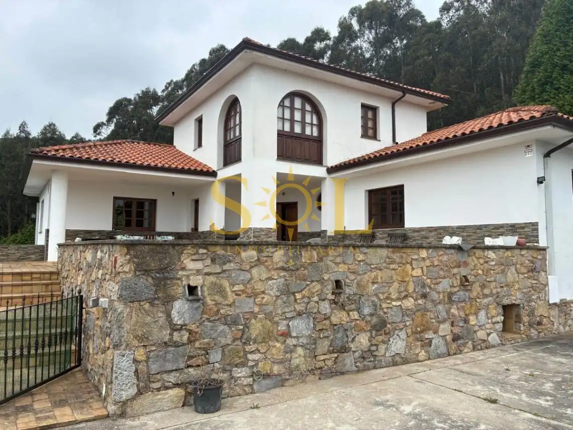 Vista exterior de Casa o xalet en venda en Pravia amb Calefacció i Jardí privat
