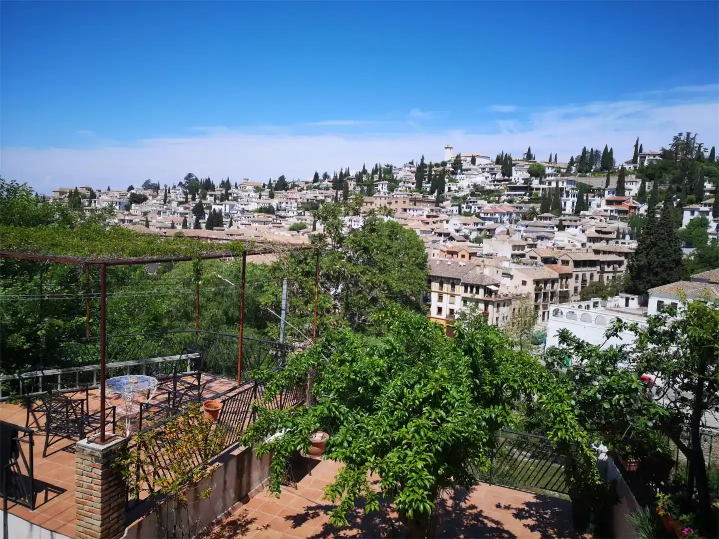 Vista exterior de Dúplex en venta en  Granada Capital con Balcón