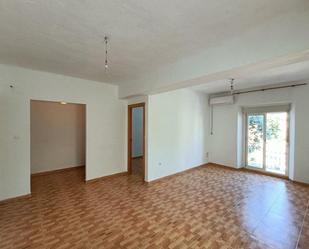 Living room of Flat for sale in  Granada Capital  with Air Conditioner and Terrace