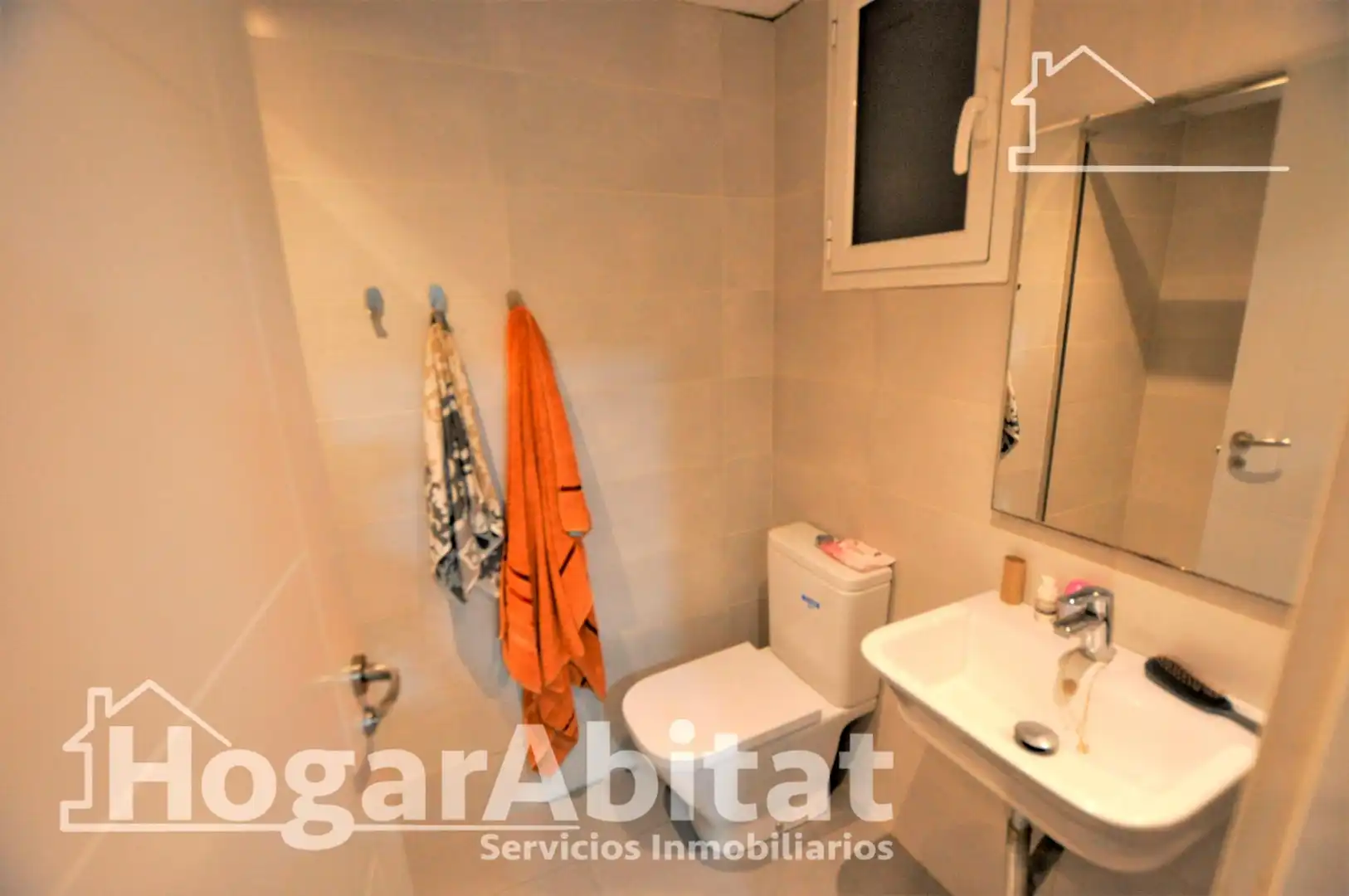 Bathroom of Flat for sale in Valencia  with Air Conditioner, Heating and Parquet flooring