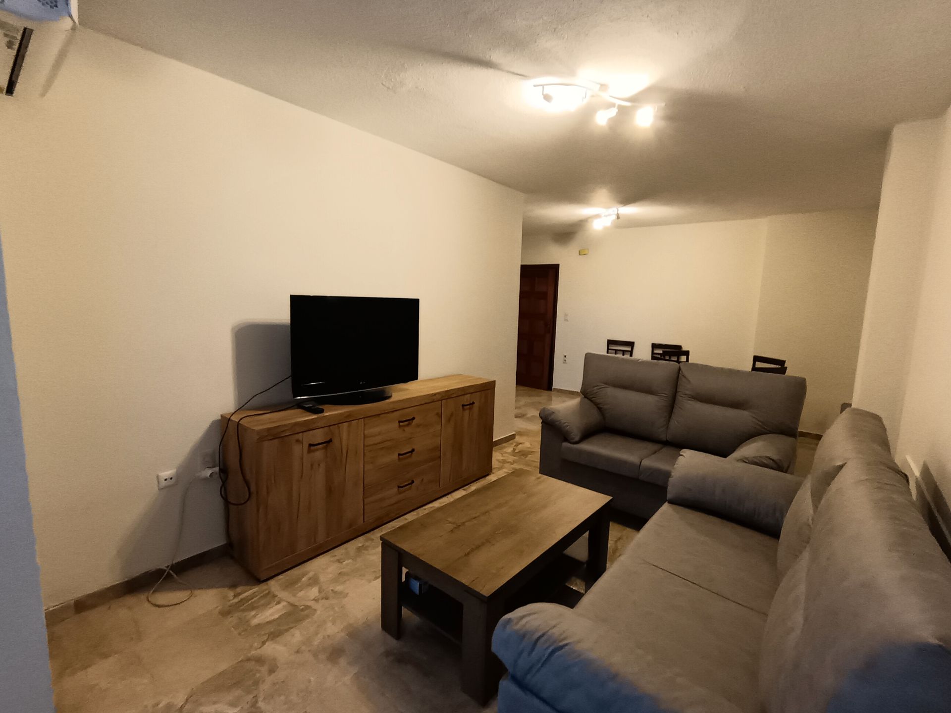 Sala d'estar de Apartament de lloguer en  Granada Capital amb Aire condicionat, Calefacció i Parquet