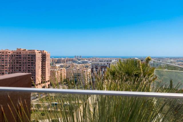 Ático en Venta en Calle Arturo Toscanini en El Tejar - Hacienda Bizcochero